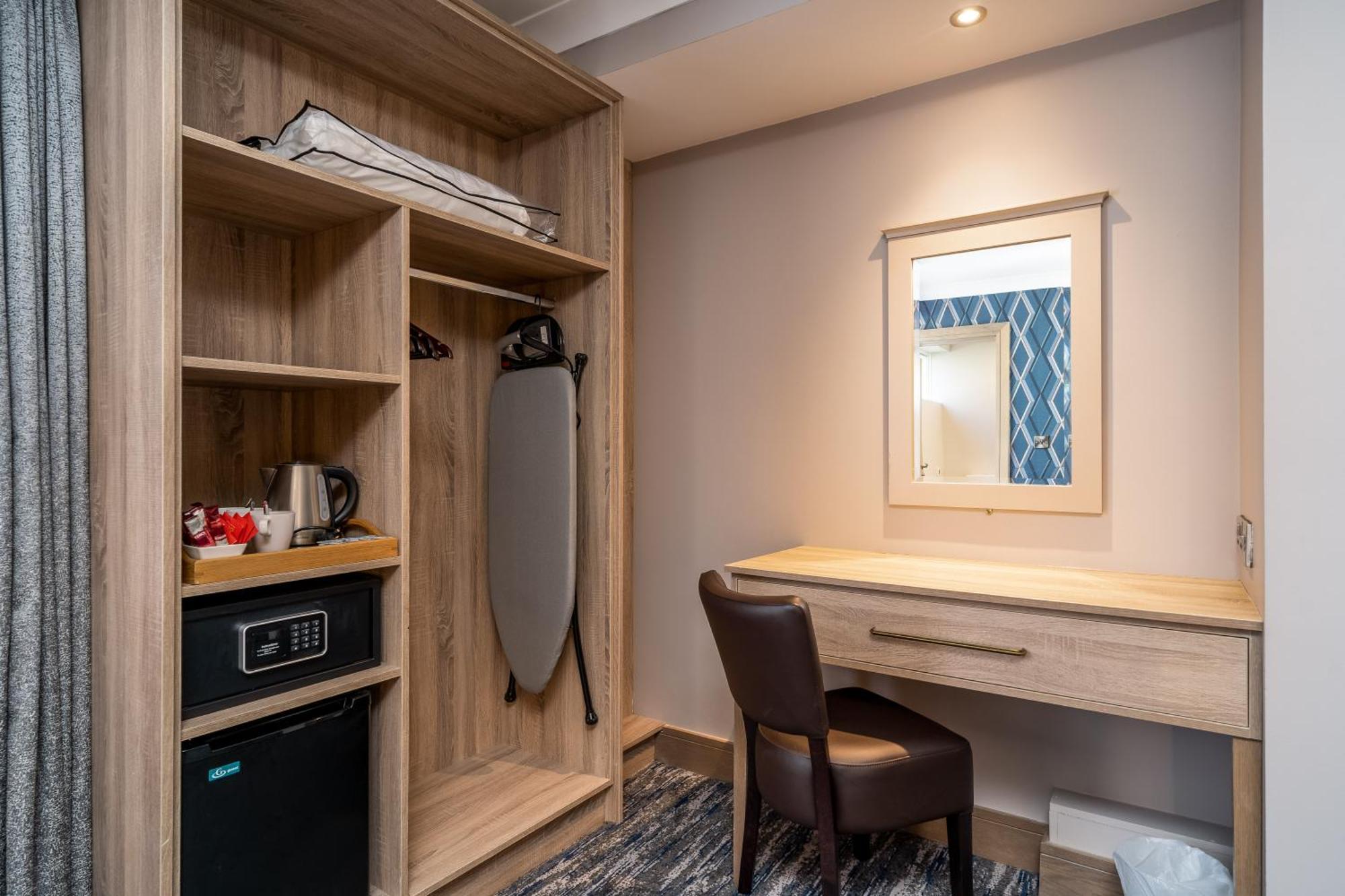 Rochestown Lodge Hotel Dun Laoghaire Exteriör bild